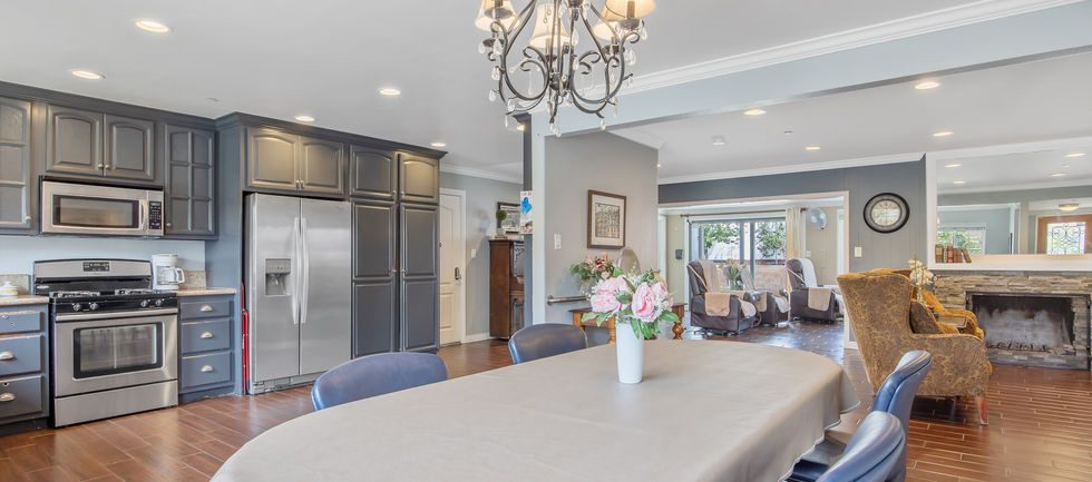 Regal Residence photo 2