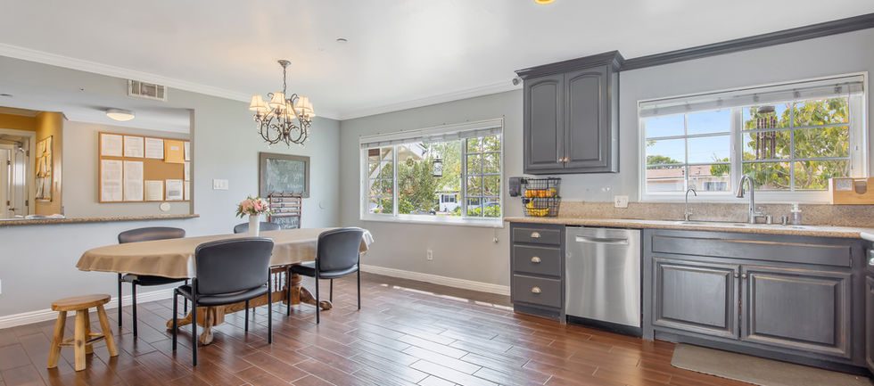Regal Residence photo 3