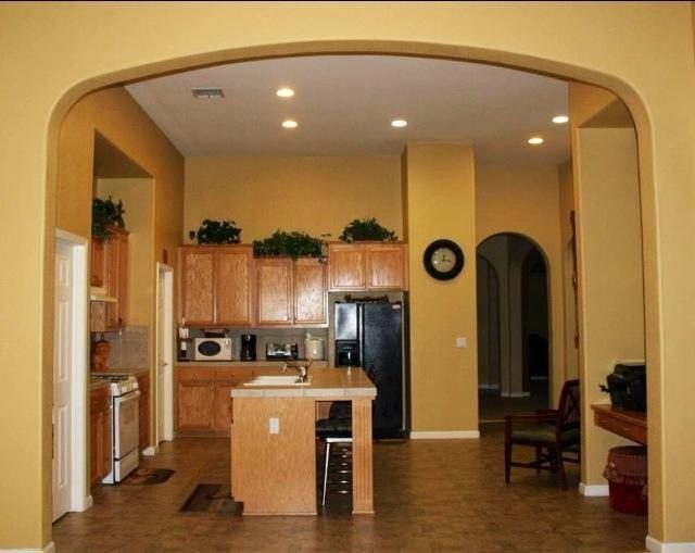 Stetson Court Living photo 4