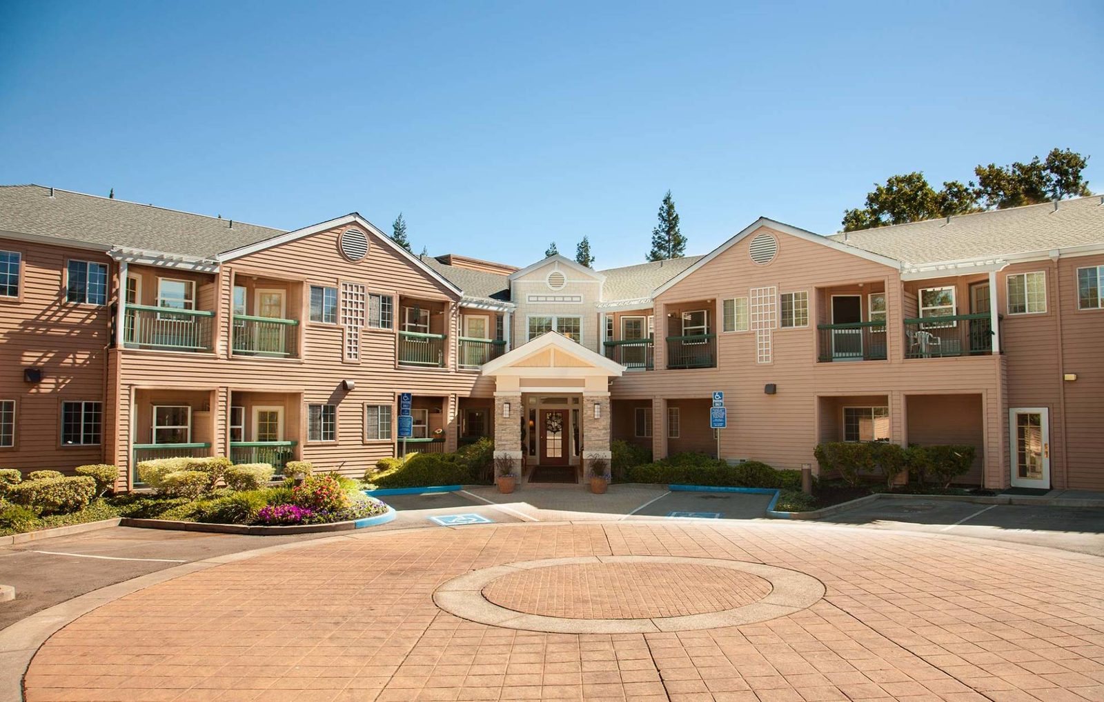 Tiffany Court photo 2