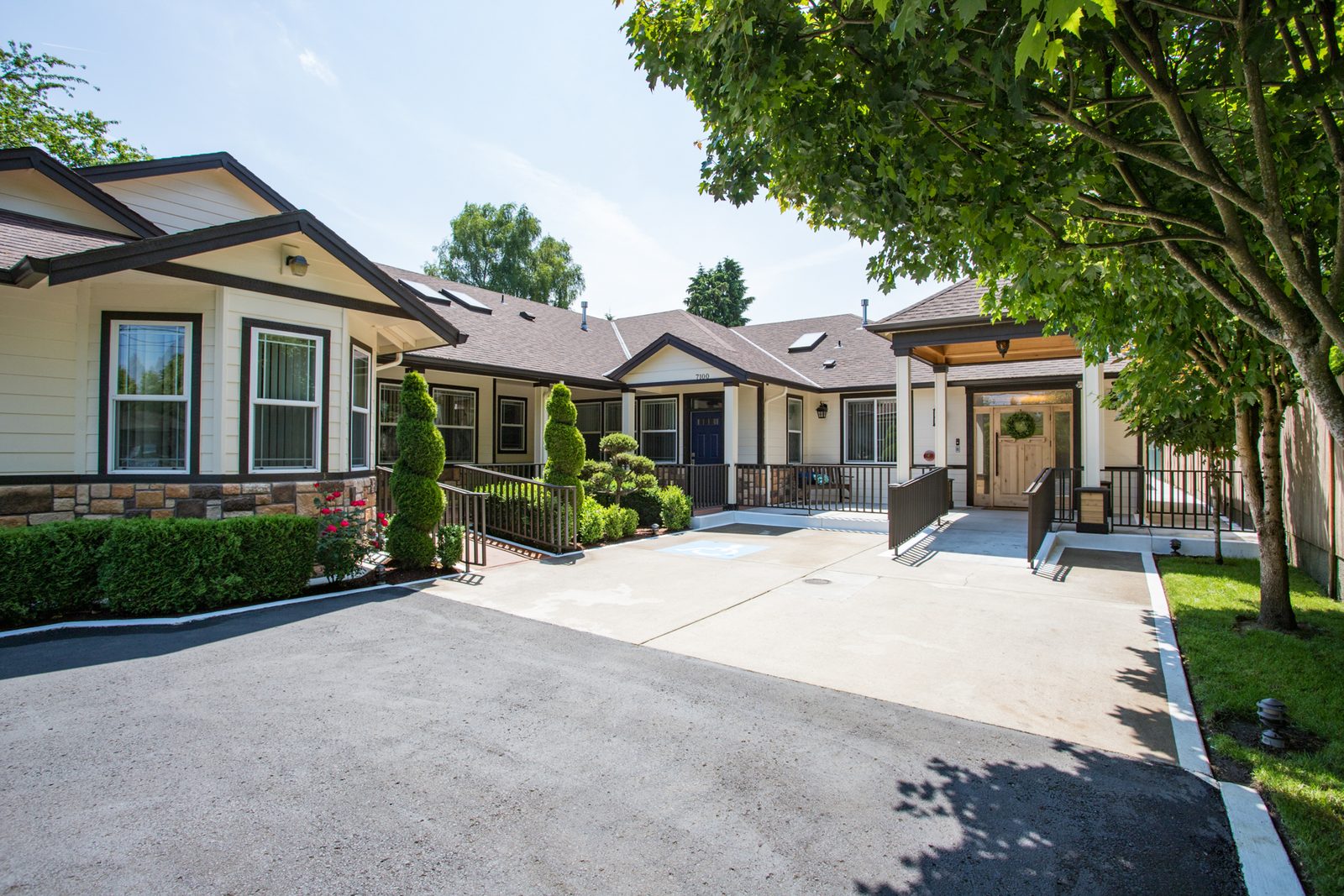 Mapleview Manor LLC photo 1