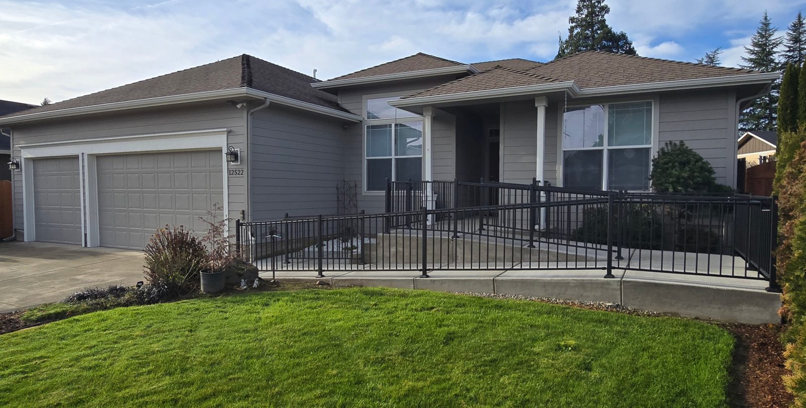 Cougar Crest Family Home photo 2