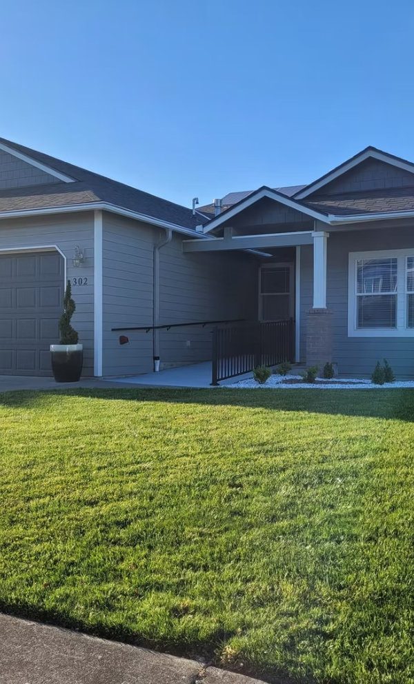 Cougar Crest Family Home photo 3