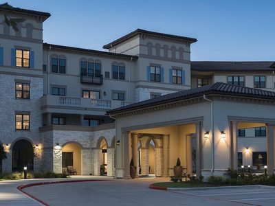 Grand Living at Tuscan Lakes
