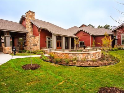 The Broadmoor at Creekside Park