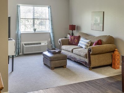 Overland Lamar Senior Living LLC