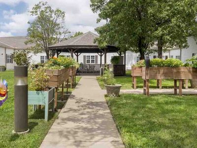 Stratford Commons Rehabilitation & Health Care Center, L.l.c