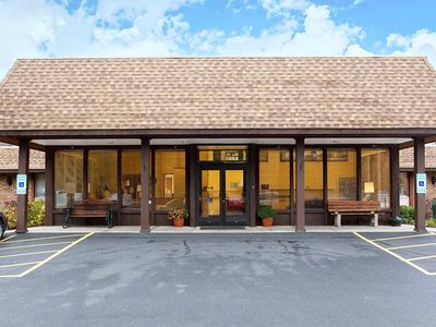Crystal Pines Rehab & Healthcare Center