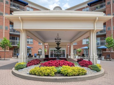 Seasons and Courtyard at Seasons