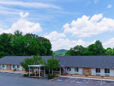 Signature Healthcare of Elizabethon Rehab & Wellne