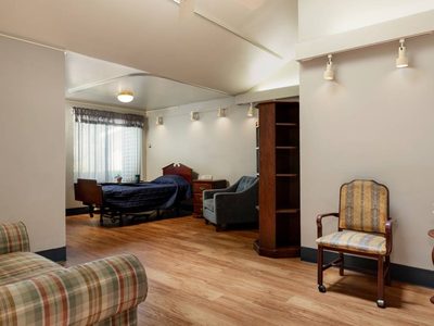 Complete Care at Glendale West