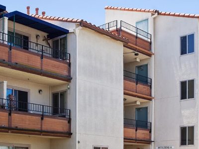 Lomita Manor