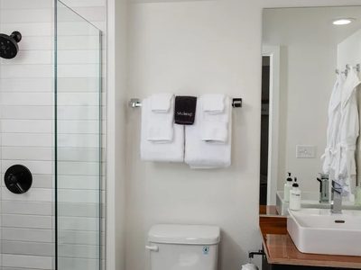 Leopold Hotel LLC