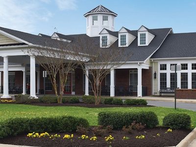 Colonial Manor
